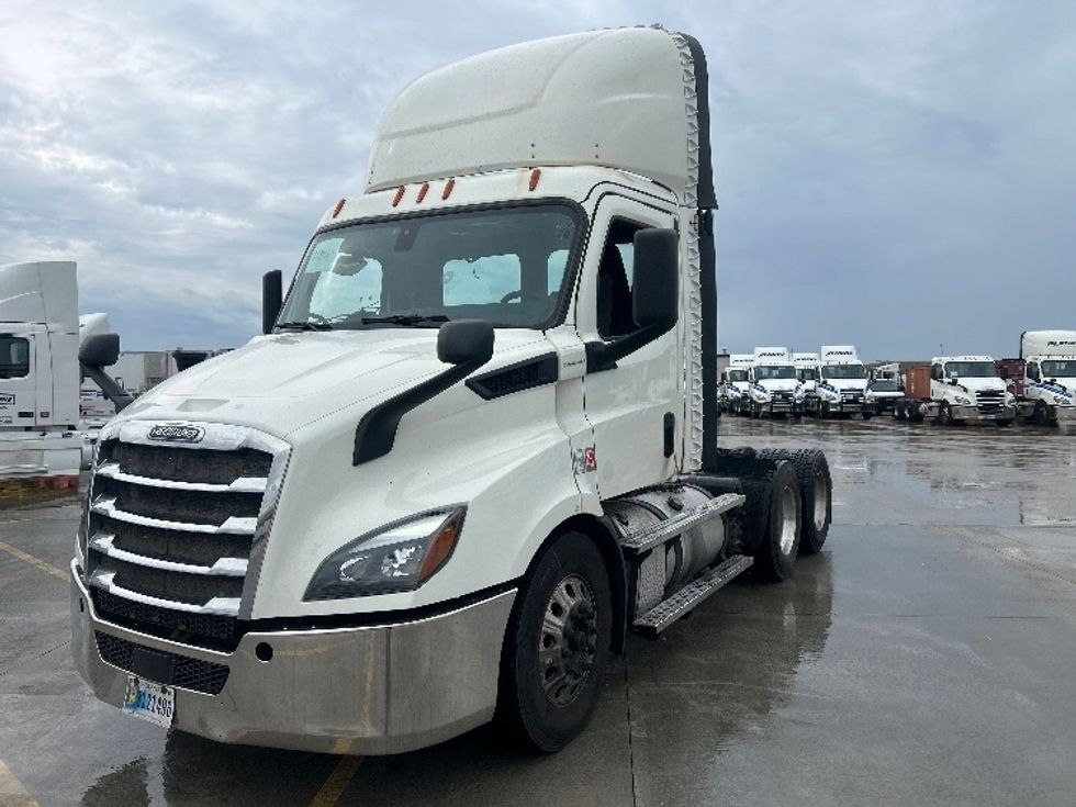 Day Cab Tractor-Heavy Duty Tractors-Freightliner-2019-T11664ST-East Chicago-IN-561,234\n\t\tmiles-$ 39,750 - Image 3