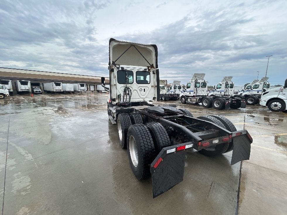 Day Cab Tractor-Heavy Duty Tractors-Freightliner-2019-T11664ST-East Chicago-IN-561,234\n\t\tmiles-$ 39,750 - Image 5