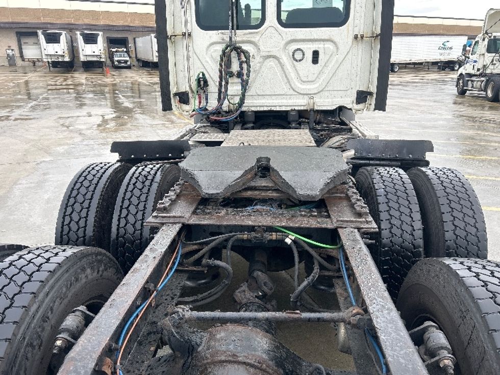 Day Cab Tractor-Heavy Duty Tractors-Freightliner-2019-T11664ST-East Chicago-IN-561,234\n\t\tmiles-$ 39,750 - Image 6