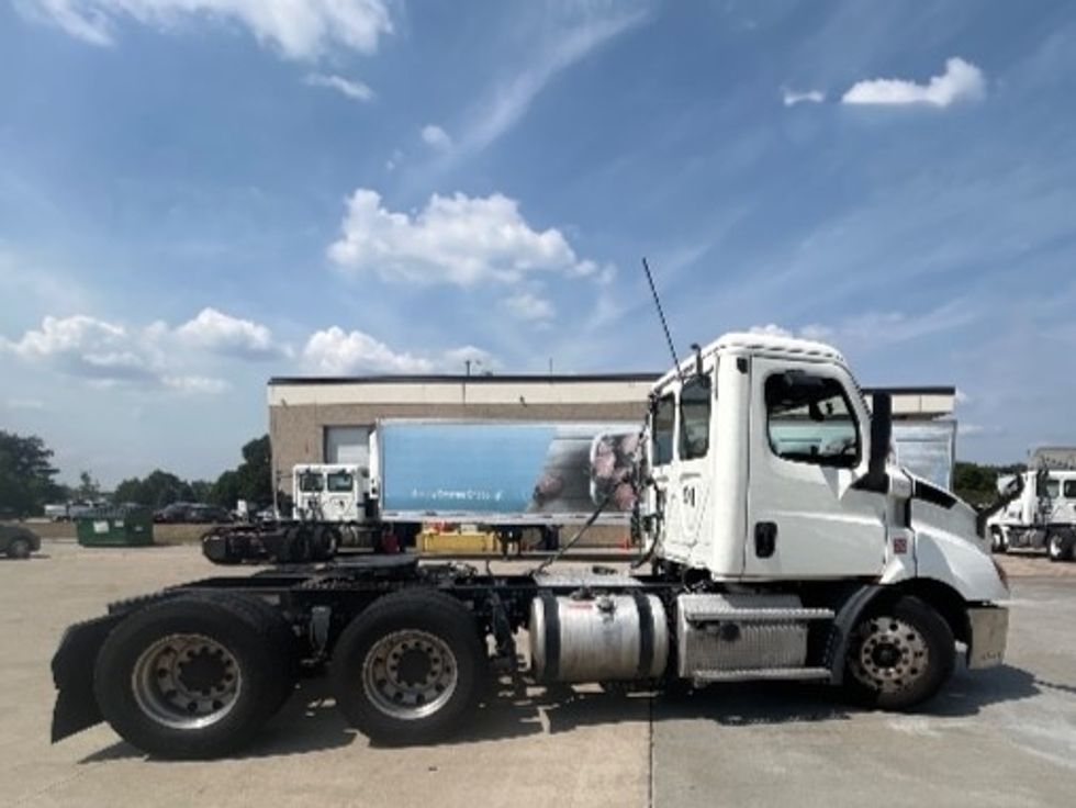 Day Cab Tractor-Heavy Duty Tractors-Freightliner-2019-T11664ST-East Chicago-IN-580,824\n\t\tmiles-$ 37,750 - Image 8