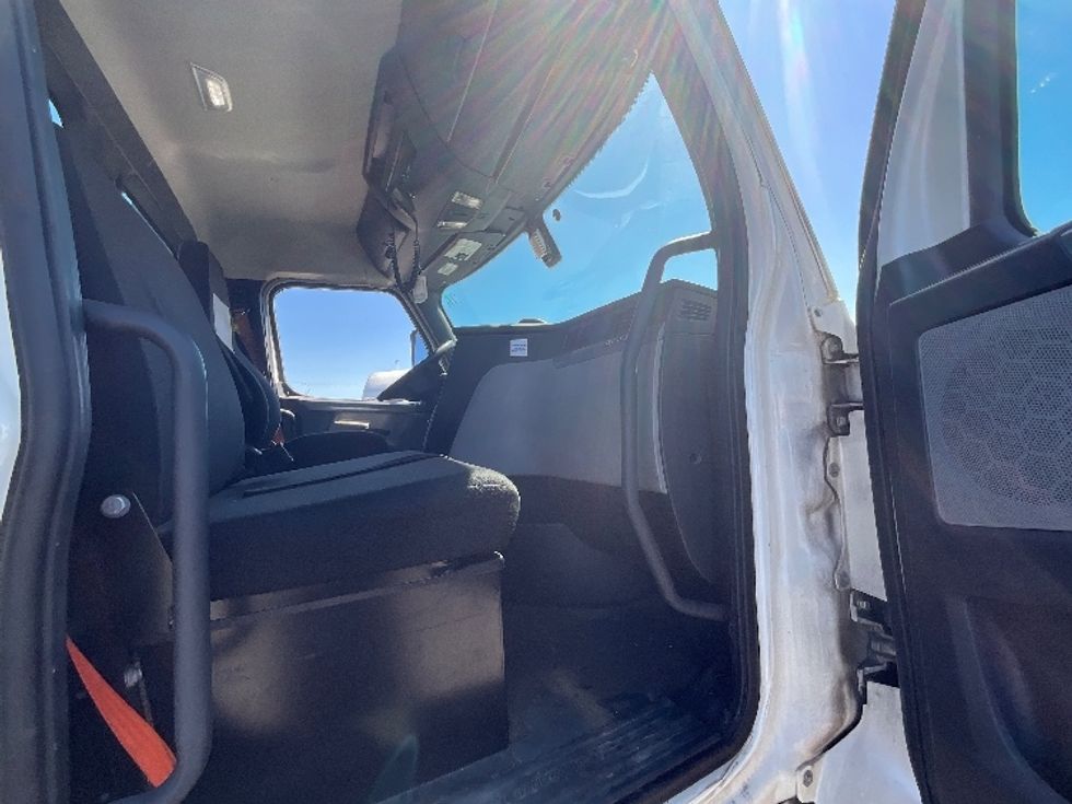 Day Cab Tractor-Heavy Duty Tractors-Freightliner-2019-T11664ST-East Chicago-IN-607,710\n\t\tmiles-$ 35,250 - Image 12