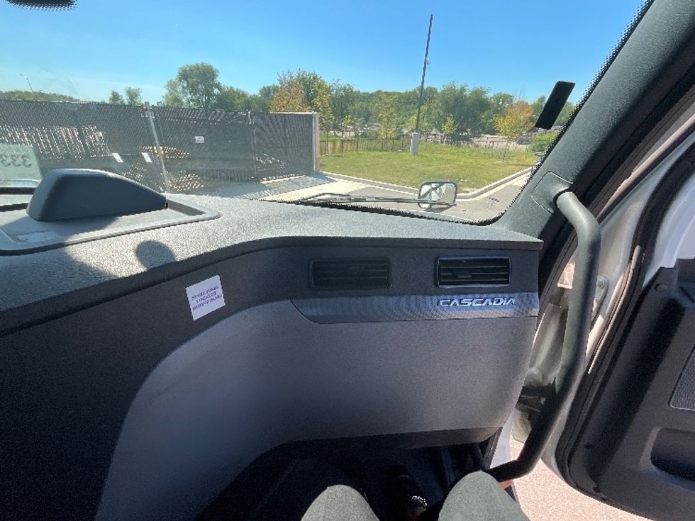 Day Cab Tractor-Heavy Duty Tractors-Freightliner-2019-T11664ST-East Chicago-IN-607,710\n\t\tmiles-$ 35,250 - Image 13