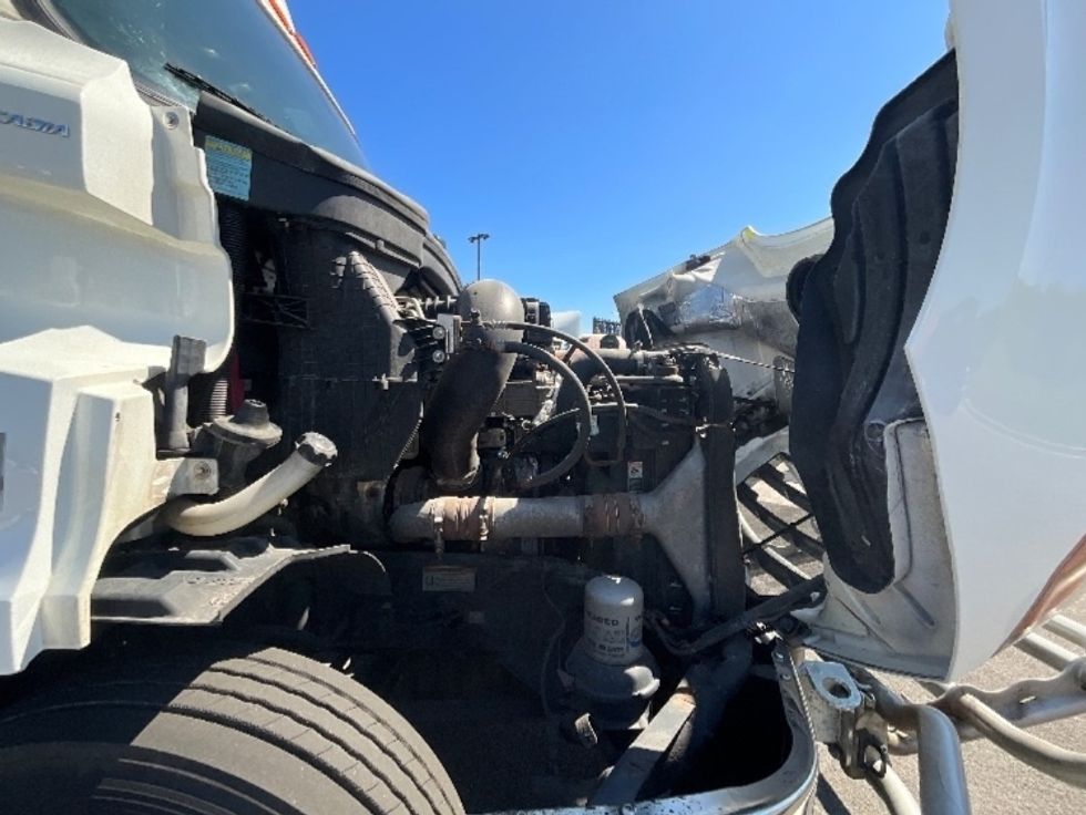 Day Cab Tractor-Heavy Duty Tractors-Freightliner-2019-T11664ST-East Chicago-IN-607,710\n\t\tmiles-$ 35,250 - Image 15