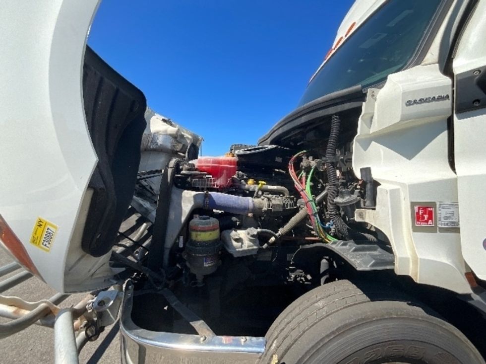 Day Cab Tractor-Heavy Duty Tractors-Freightliner-2019-T11664ST-East Chicago-IN-607,710\n\t\tmiles-$ 35,250 - Image 16