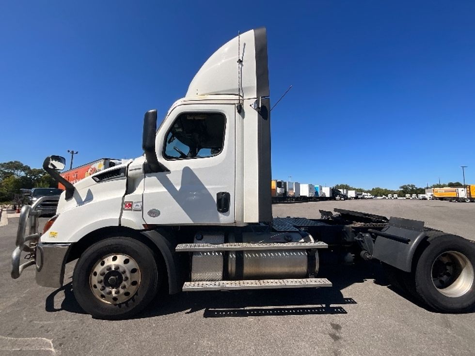 Day Cab Tractor-Heavy Duty Tractors-Freightliner-2019-T11664ST-East Chicago-IN-607,710\n\t\tmiles-$ 35,250 - Image 4