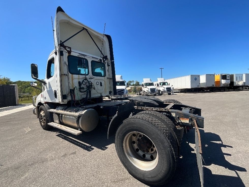 Day Cab Tractor-Heavy Duty Tractors-Freightliner-2019-T11664ST-East Chicago-IN-607,710\n\t\tmiles-$ 35,250 - Image 5
