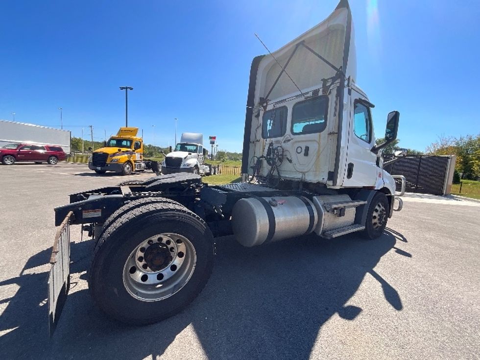 Day Cab Tractor-Heavy Duty Tractors-Freightliner-2019-T11664ST-East Chicago-IN-607,710\n\t\tmiles-$ 35,250 - Image 7