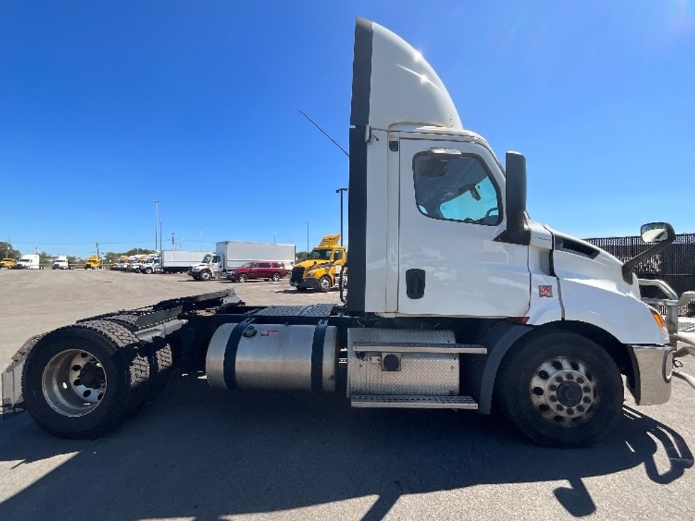 Day Cab Tractor-Heavy Duty Tractors-Freightliner-2019-T11664ST-East Chicago-IN-607,710\n\t\tmiles-$ 35,250 - Image 8