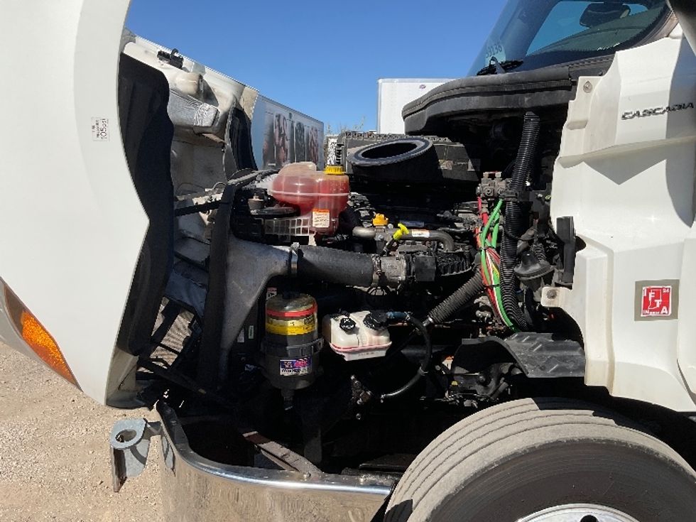 Day Cab Tractor-Heavy Duty Tractors-Freightliner-2019-T11664ST-East Chicago-IN-609,022\n\t\tmiles-$ 35,250 - Image 16