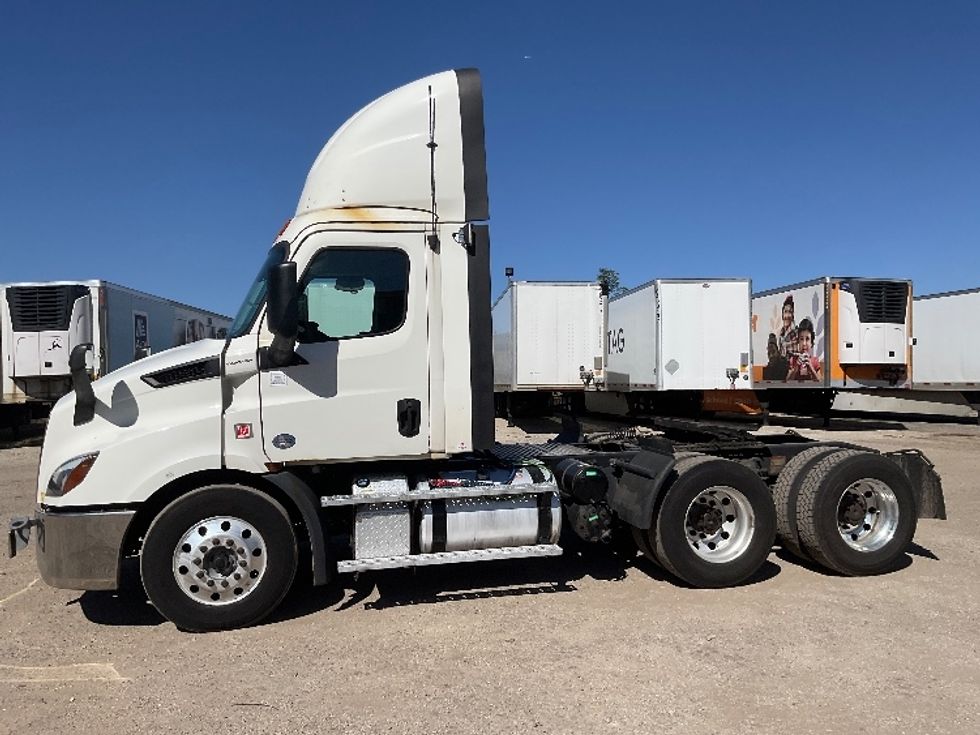 Day Cab Tractor-Heavy Duty Tractors-Freightliner-2019-T11664ST-East Chicago-IN-609,022\n\t\tmiles-$ 35,250 - Image 4