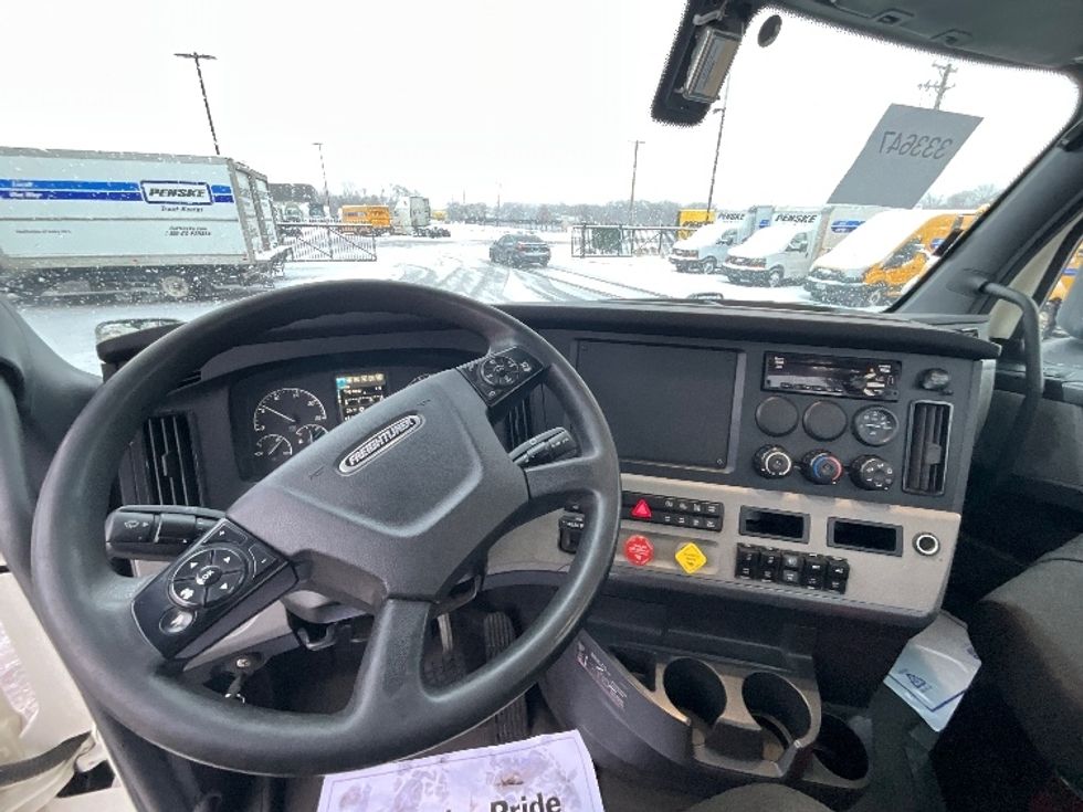 Day Cab Tractor-Heavy Duty Tractors-Freightliner-2019-T11664ST-East Chicago-IN-658,487\n\t\tmiles-$ 25,500 - Image 11