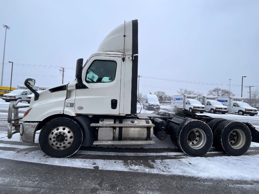 Day Cab Tractor-Heavy Duty Tractors-Freightliner-2019-T11664ST-East Chicago-IN-658,487\n\t\tmiles-$ 25,500 - Image 4