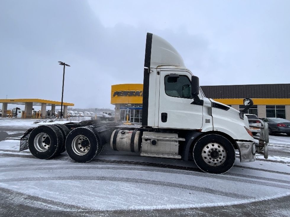 Day Cab Tractor-Heavy Duty Tractors-Freightliner-2019-T11664ST-East Chicago-IN-658,487\n\t\tmiles-$ 25,500 - Image 8