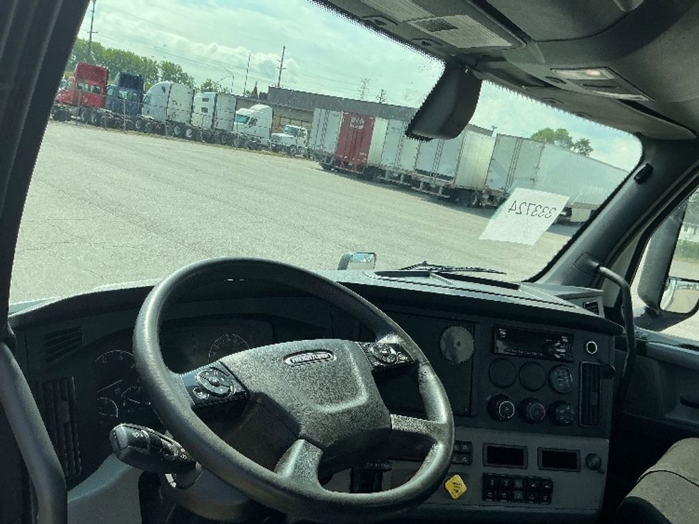 Day Cab Tractor-Heavy Duty Tractors-Freightliner-2019-T11664ST-East Chicago-IN-667,533\n\t\tmiles-$ 25,250 - Image 11