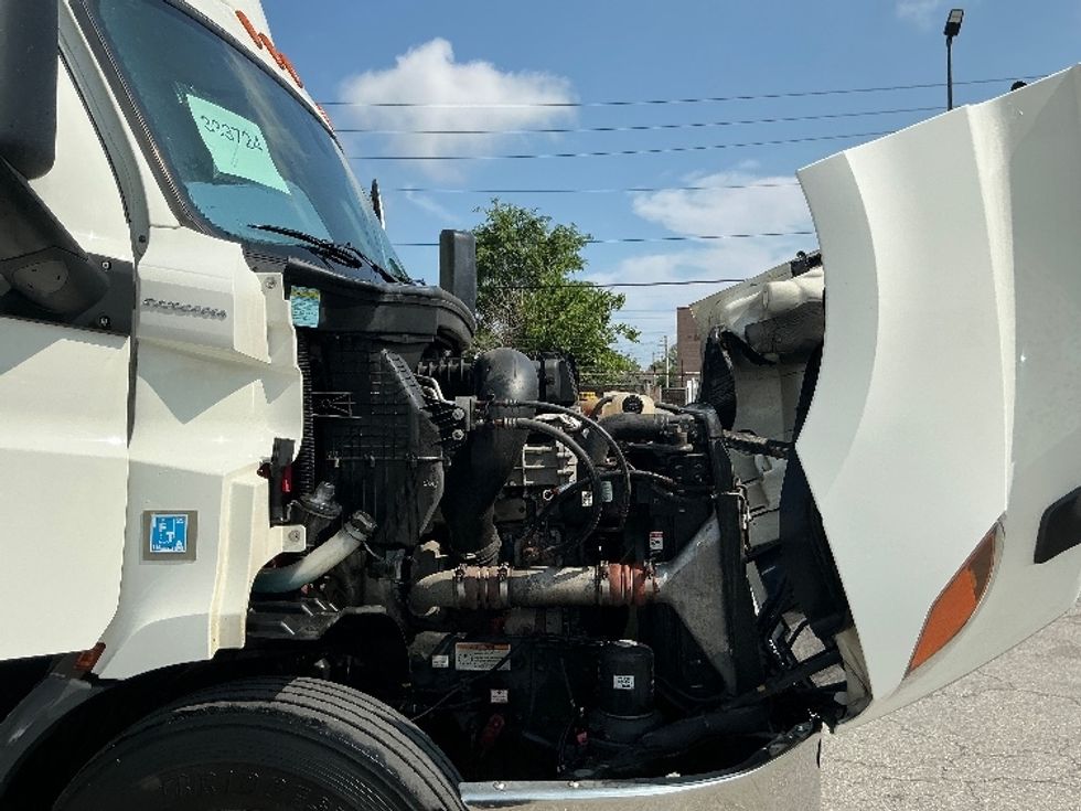 Day Cab Tractor-Heavy Duty Tractors-Freightliner-2019-T11664ST-East Chicago-IN-667,533\n\t\tmiles-$ 25,250 - Image 15