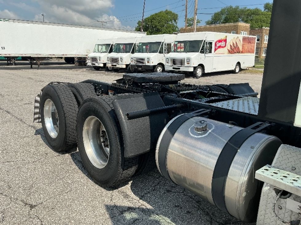 Day Cab Tractor-Heavy Duty Tractors-Freightliner-2019-T11664ST-East Chicago-IN-667,533\n\t\tmiles-$ 25,250 - Image 18
