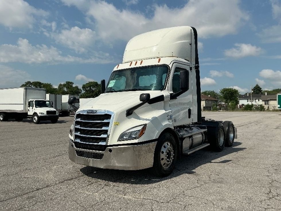 Day Cab Tractor-Heavy Duty Tractors-Freightliner-2019-T11664ST-East Chicago-IN-667,533\n\t\tmiles-$ 25,250 - Image 3