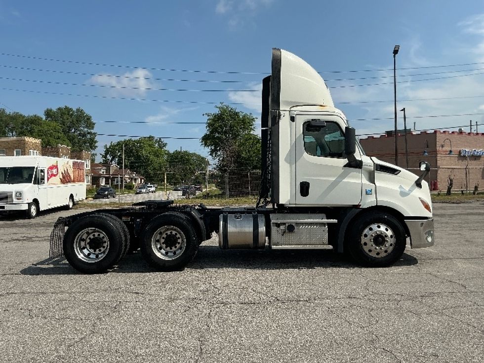 Day Cab Tractor-Heavy Duty Tractors-Freightliner-2019-T11664ST-East Chicago-IN-667,533\n\t\tmiles-$ 25,250 - Image 8