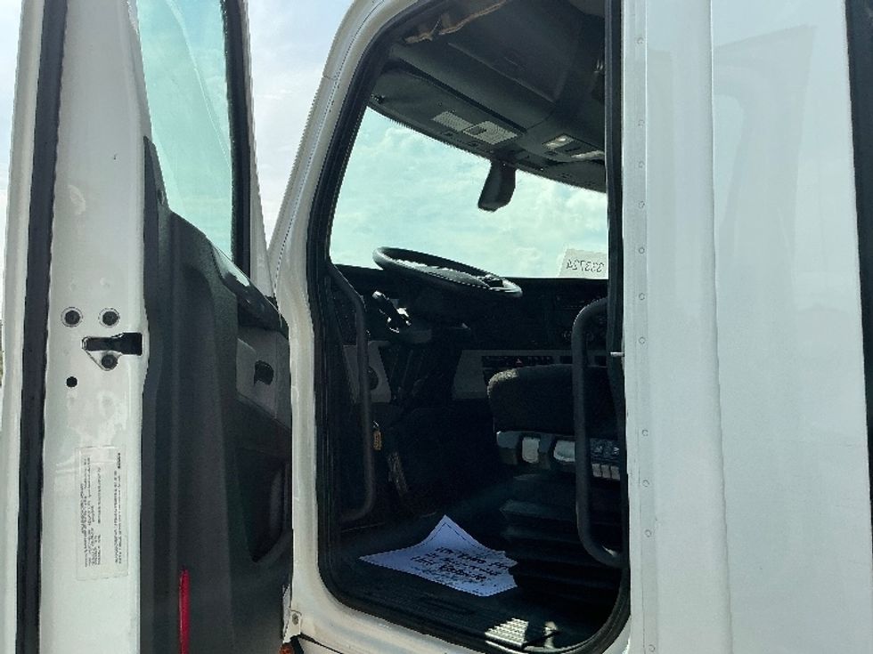 Day Cab Tractor-Heavy Duty Tractors-Freightliner-2019-T11664ST-East Chicago-IN-667,533\n\t\tmiles-$ 25,250 - Image 9
