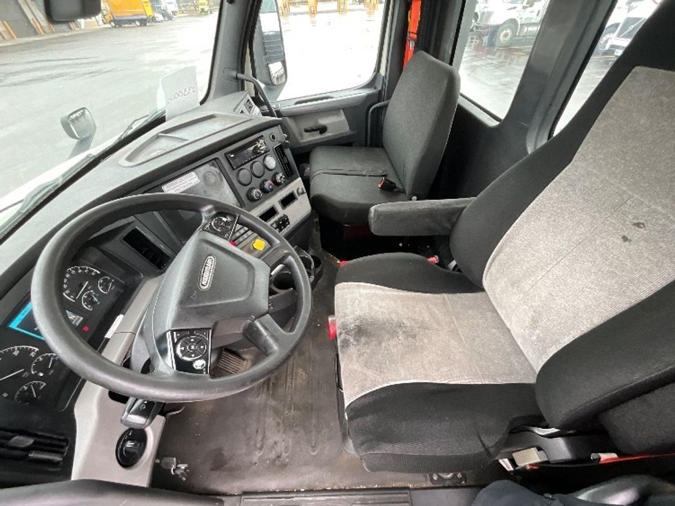 Day Cab Tractor-Heavy Duty Tractors-Freightliner-2019-T11664ST-East Chicago-IN-679,012\n\t\tmiles-$ 28,750 - Image 10