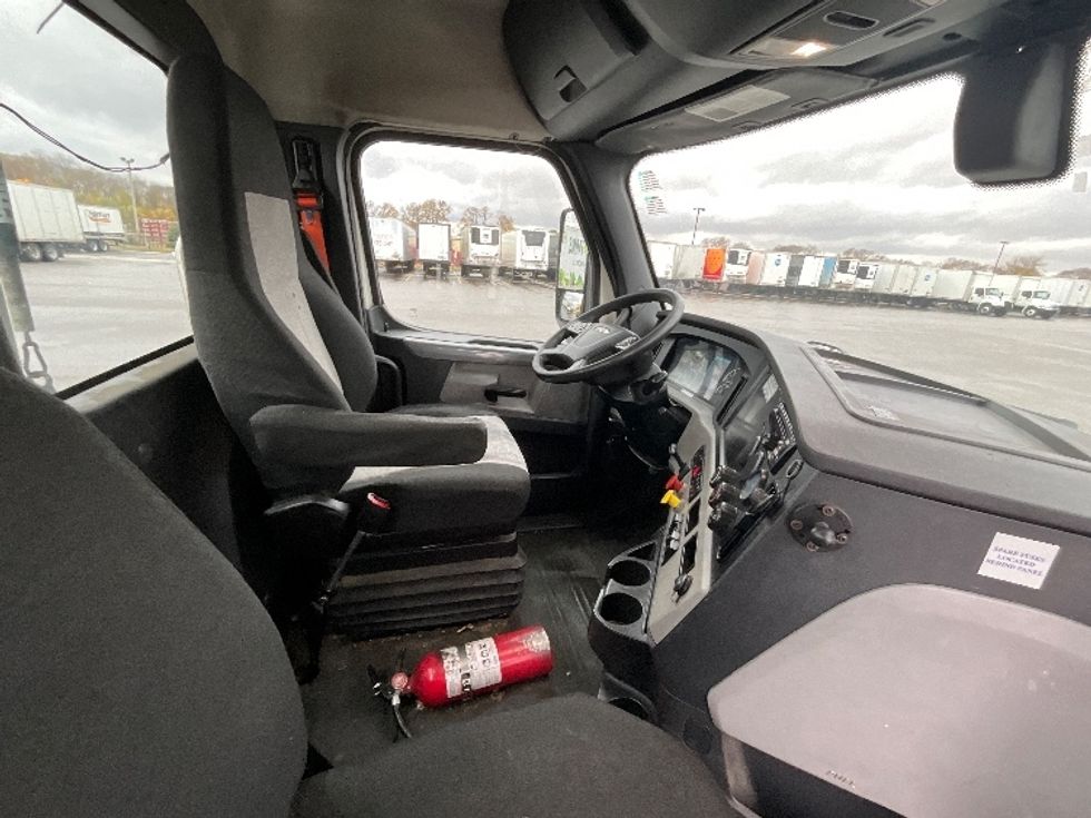 Day Cab Tractor-Heavy Duty Tractors-Freightliner-2019-T11664ST-East Chicago-IN-679,012\n\t\tmiles-$ 28,750 - Image 14