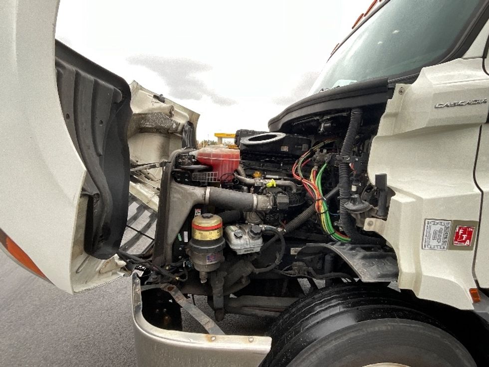 Day Cab Tractor-Heavy Duty Tractors-Freightliner-2019-T11664ST-East Chicago-IN-679,012\n\t\tmiles-$ 28,750 - Image 16