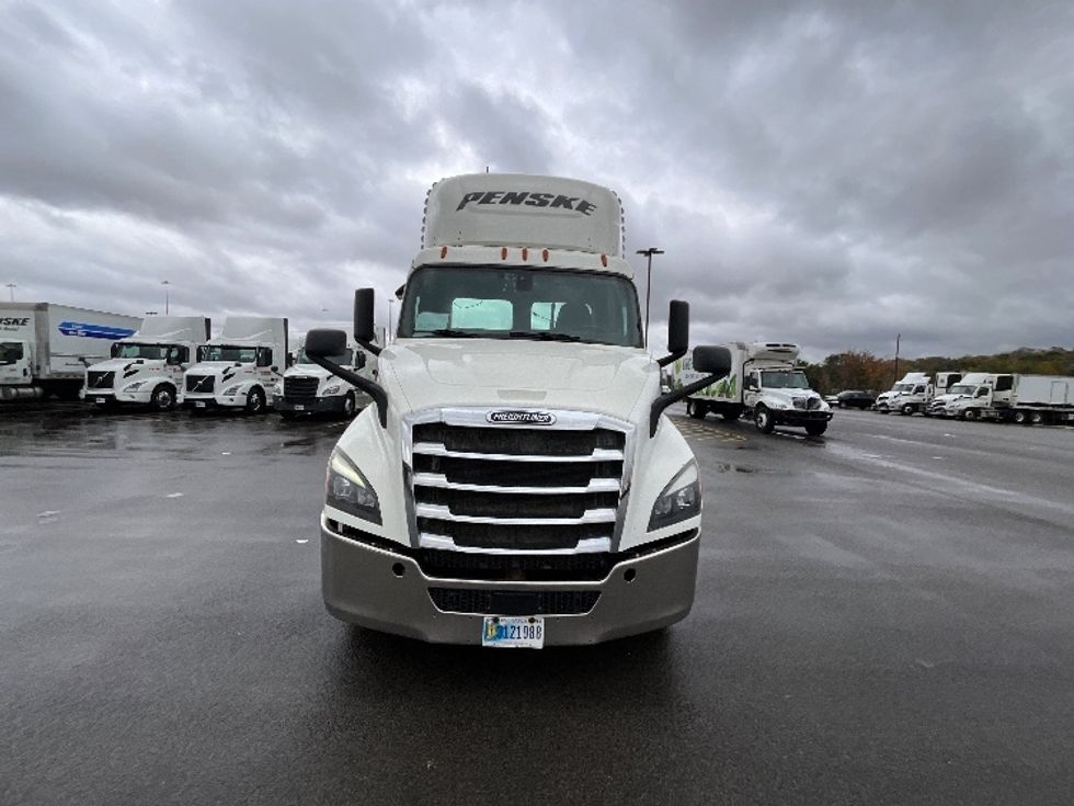 Day Cab Tractor-Heavy Duty Tractors-Freightliner-2019-T11664ST-East Chicago-IN-679,012\n\t\tmiles-$ 28,750 - Image 2