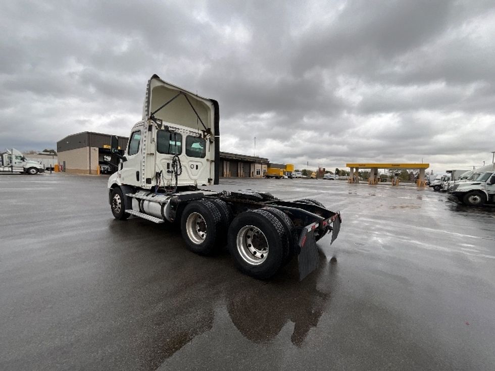 Day Cab Tractor-Heavy Duty Tractors-Freightliner-2019-T11664ST-East Chicago-IN-679,012\n\t\tmiles-$ 28,750 - Image 5
