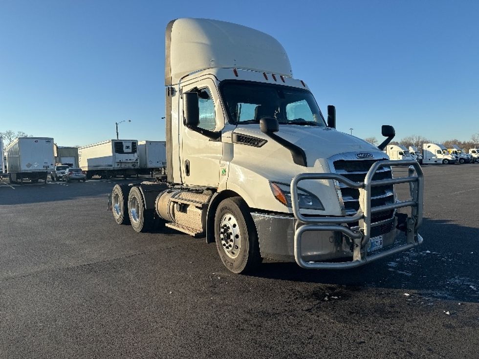 Day Cab Tractor-Heavy Duty Tractors-Freightliner-2019-T11664ST-East Chicago-IN-780,197\n\t\tmiles-$ 26,000 - Image 1