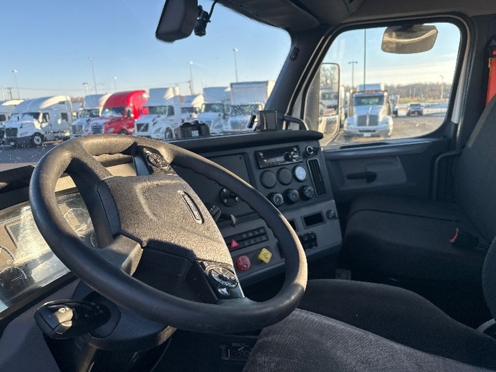 Day Cab Tractor-Heavy Duty Tractors-Freightliner-2019-T11664ST-East Chicago-IN-780,197\n\t\tmiles-$ 26,000 - Image 10