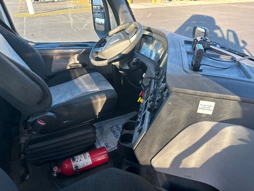 Day Cab Tractor-Heavy Duty Tractors-Freightliner-2019-T11664ST-East Chicago-IN-780,197\n\t\tmiles-$ 26,000 - Image 14