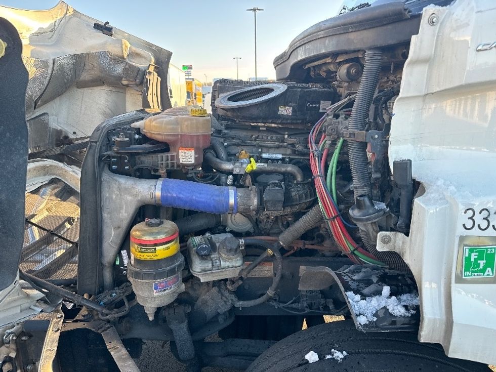 Day Cab Tractor-Heavy Duty Tractors-Freightliner-2019-T11664ST-East Chicago-IN-780,197\n\t\tmiles-$ 26,000 - Image 16