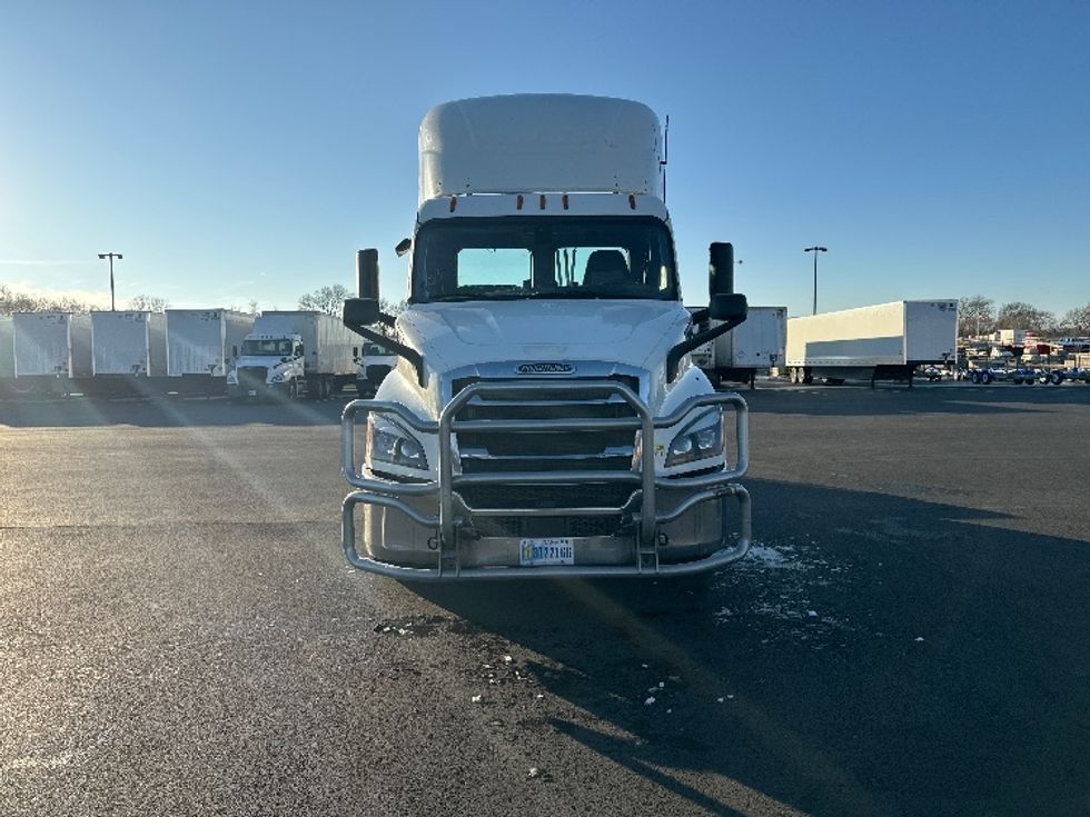 Day Cab Tractor-Heavy Duty Tractors-Freightliner-2019-T11664ST-East Chicago-IN-780,197\n\t\tmiles-$ 26,000 - Image 2