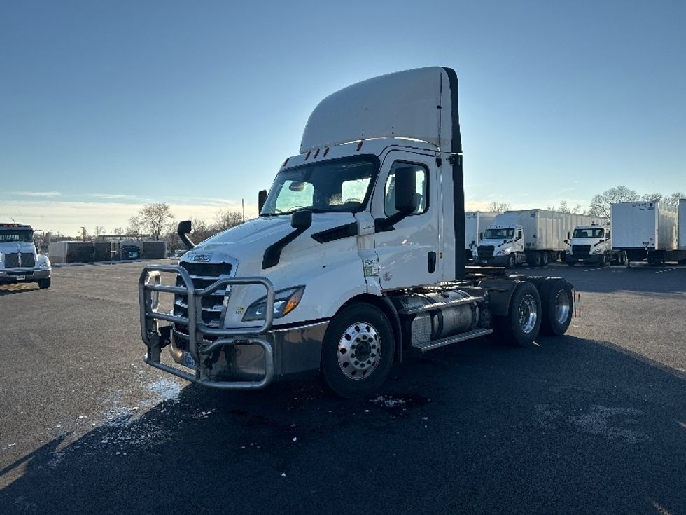 Day Cab Tractor-Heavy Duty Tractors-Freightliner-2019-T11664ST-East Chicago-IN-780,197\n\t\tmiles-$ 26,000 - Image 3