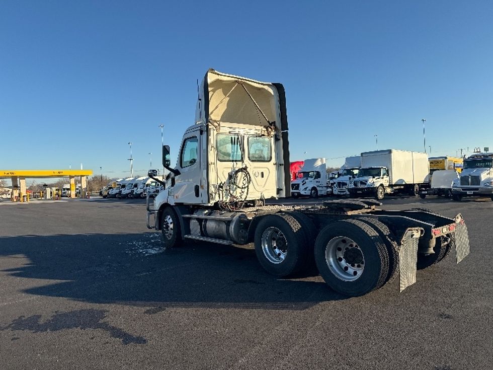 Day Cab Tractor-Heavy Duty Tractors-Freightliner-2019-T11664ST-East Chicago-IN-780,197\n\t\tmiles-$ 26,000 - Image 5
