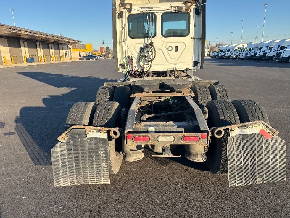 Day Cab Tractor-Heavy Duty Tractors-Freightliner-2019-T11664ST-East Chicago-IN-780,197\n\t\tmiles-$ 26,000 - Image 6