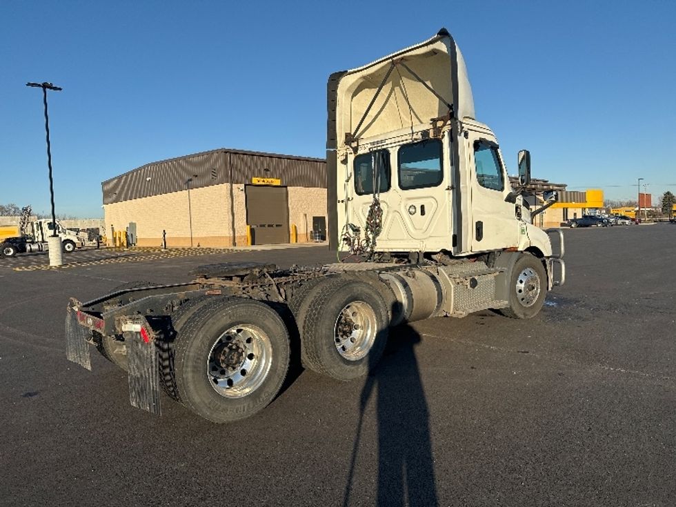 Day Cab Tractor-Heavy Duty Tractors-Freightliner-2019-T11664ST-East Chicago-IN-780,197\n\t\tmiles-$ 26,000 - Image 7