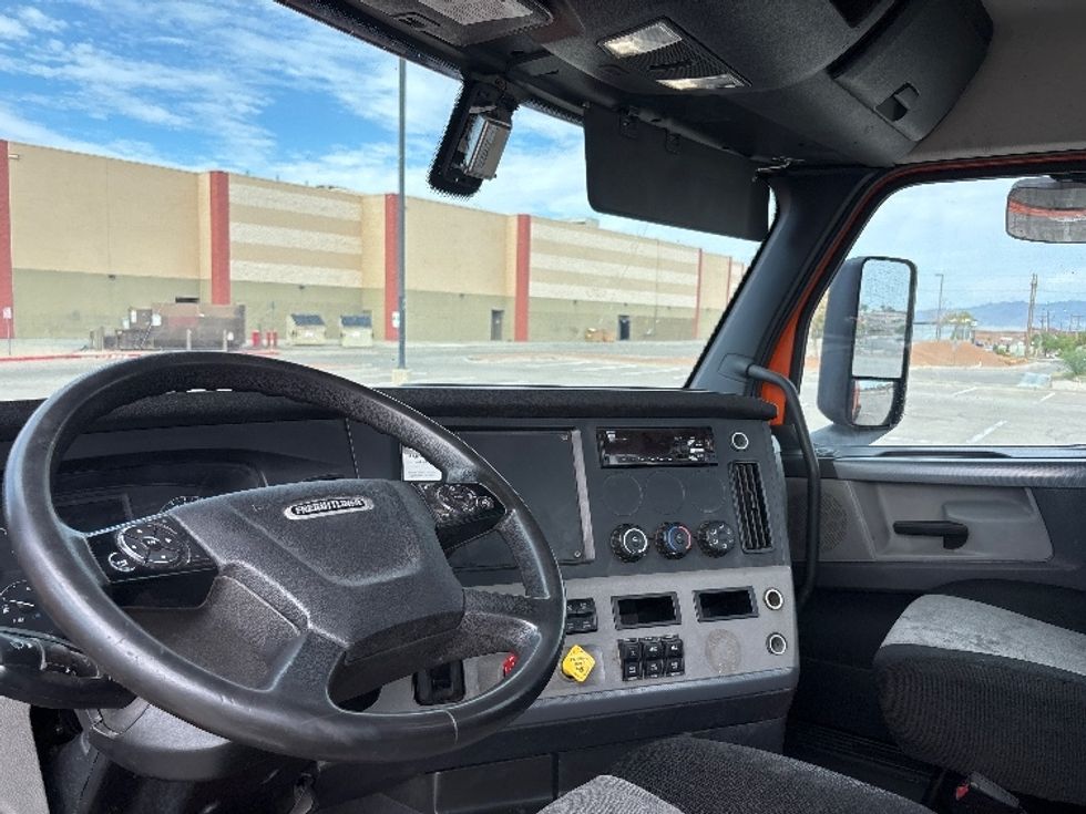Day Cab Tractor-Heavy Duty Tractors-Freightliner-2019-T11664ST-El Paso-TX-228,577\n\t\tmiles-$ 50,000 - Image 10