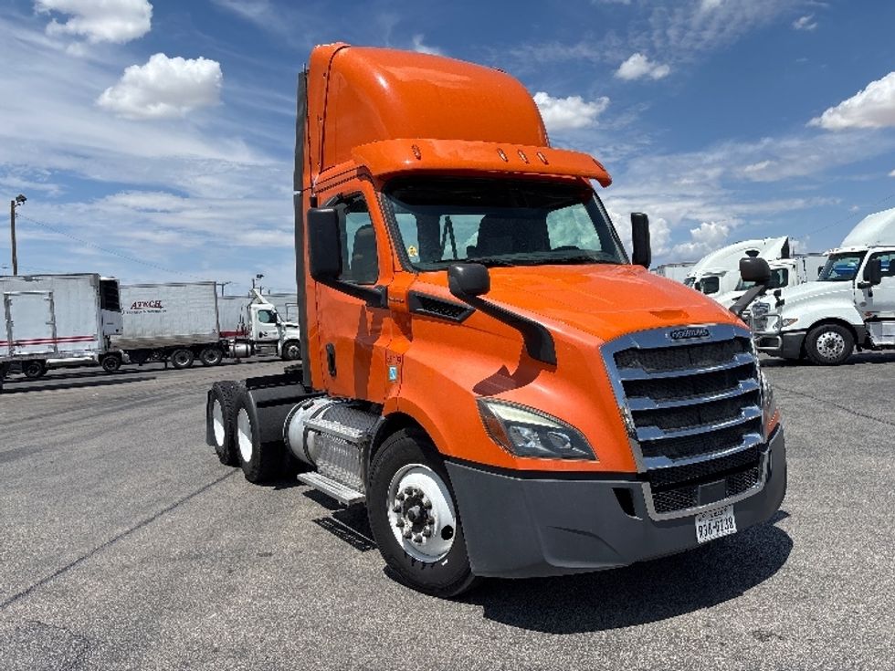 Day Cab Tractor-Heavy Duty Tractors-Freightliner-2019-T11664ST-El Paso-TX-268,086\n\t\tmiles-$ 50,750 - Image 1