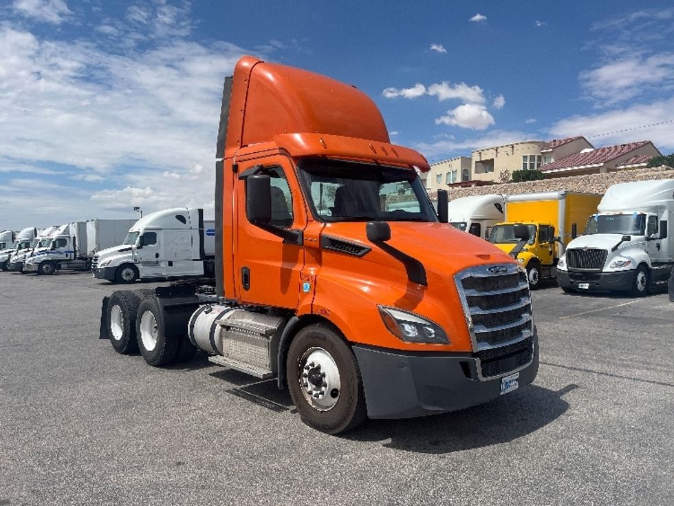 Day Cab Tractor-Heavy Duty Tractors-Freightliner-2019-T11664ST-El Paso-TX-400,746\n\t\tmiles-$ 42,500 - Image 1