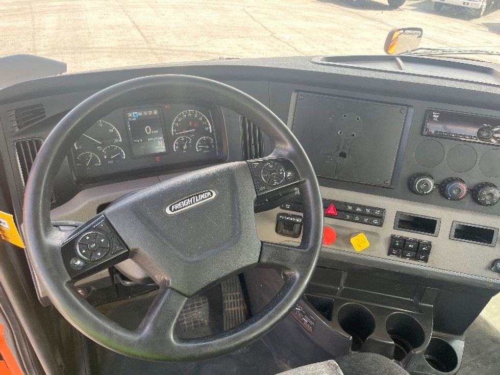 Day Cab Tractor-Heavy Duty Tractors-Freightliner-2019-T11664ST-El Paso-TX-400,746\n\t\tmiles-$ 42,500 - Image 10