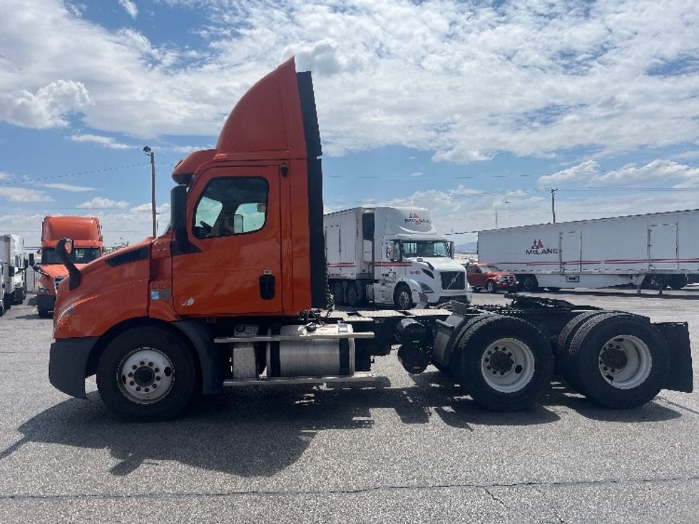 Day Cab Tractor-Heavy Duty Tractors-Freightliner-2019-T11664ST-El Paso-TX-400,746\n\t\tmiles-$ 42,500 - Image 4