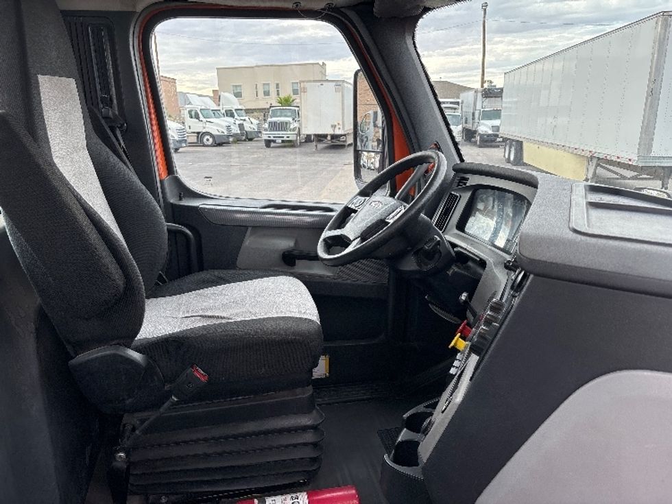 Day Cab Tractor-Heavy Duty Tractors-Freightliner-2019-T11664ST-El Paso-TX-480,823\n\t\tmiles-$ 38,000 - Image 14
