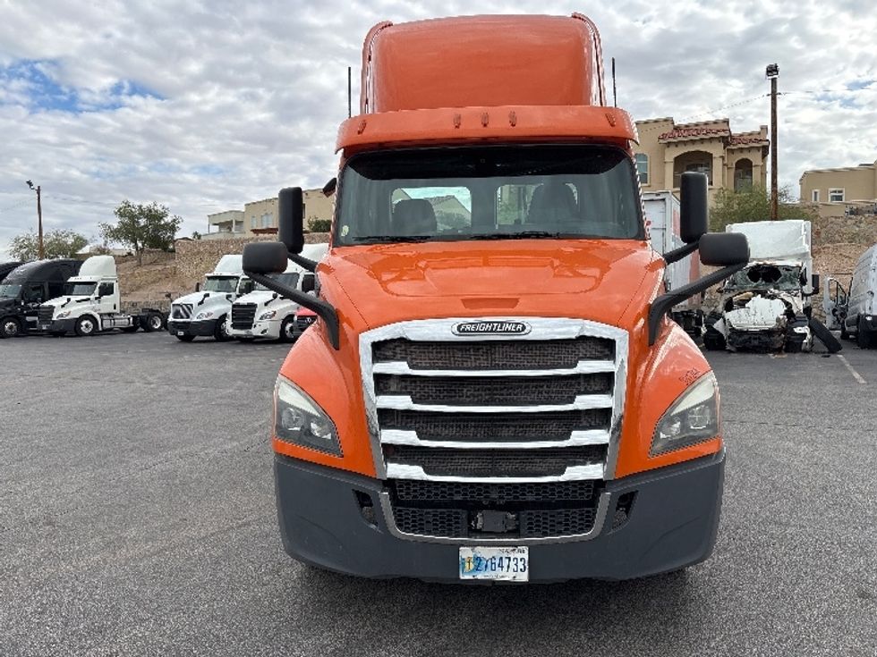 Day Cab Tractor-Heavy Duty Tractors-Freightliner-2019-T11664ST-El Paso-TX-480,823\n\t\tmiles-$ 38,000 - Image 2