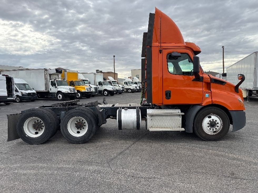 Day Cab Tractor-Heavy Duty Tractors-Freightliner-2019-T11664ST-El Paso-TX-480,823\n\t\tmiles-$ 38,000 - Image 8