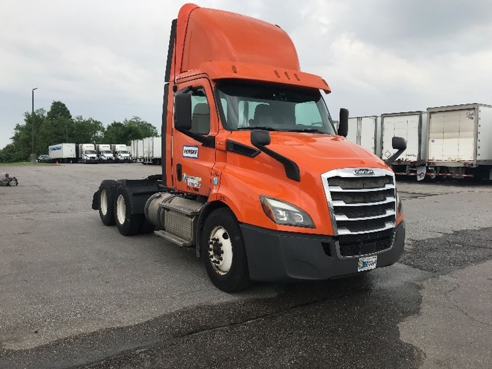 Day Cab Tractor-Heavy Duty Tractors-Freightliner-2019-T11664ST-Erlanger-KY-341,564\n\t\tmiles-$ 42,250 - Image 1