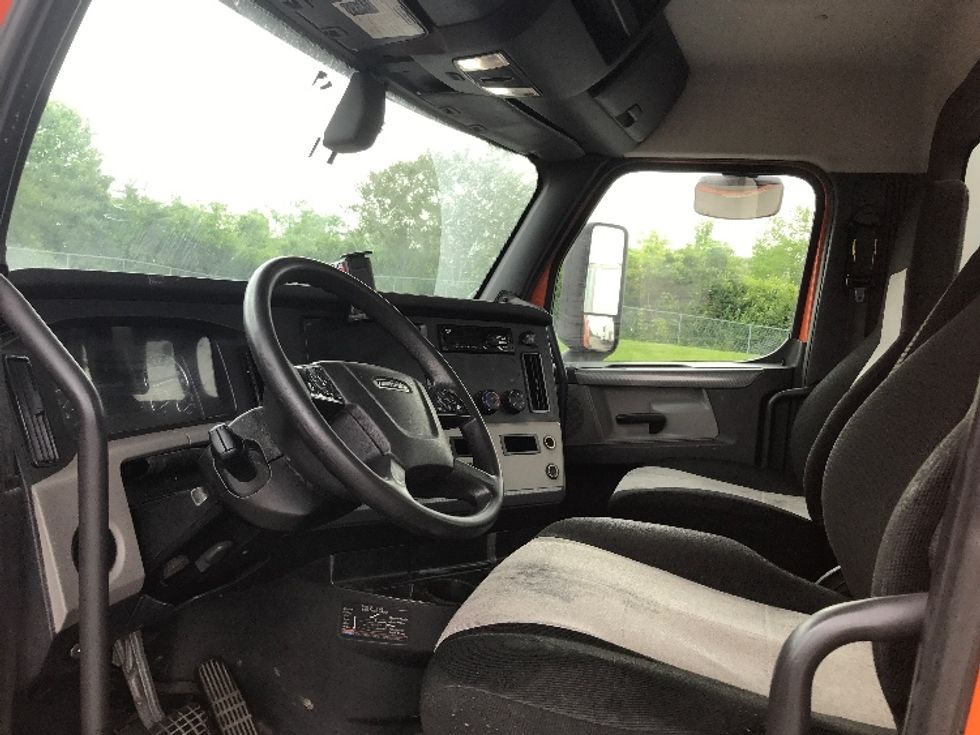 Day Cab Tractor-Heavy Duty Tractors-Freightliner-2019-T11664ST-Erlanger-KY-341,564\n\t\tmiles-$ 42,250 - Image 10