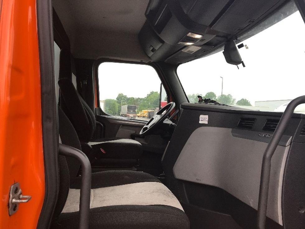 Day Cab Tractor-Heavy Duty Tractors-Freightliner-2019-T11664ST-Erlanger-KY-341,564\n\t\tmiles-$ 42,250 - Image 14