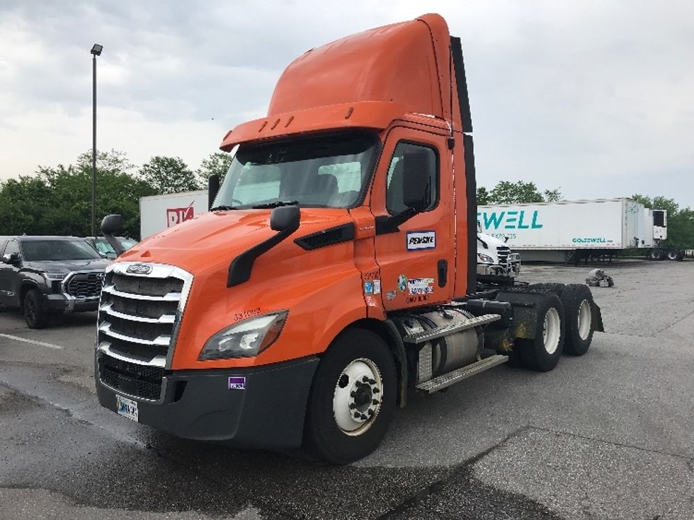 Day Cab Tractor-Heavy Duty Tractors-Freightliner-2019-T11664ST-Erlanger-KY-341,564\n\t\tmiles-$ 42,250 - Image 3
