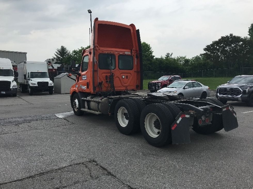 Day Cab Tractor-Heavy Duty Tractors-Freightliner-2019-T11664ST-Erlanger-KY-341,564\n\t\tmiles-$ 42,250 - Image 5
